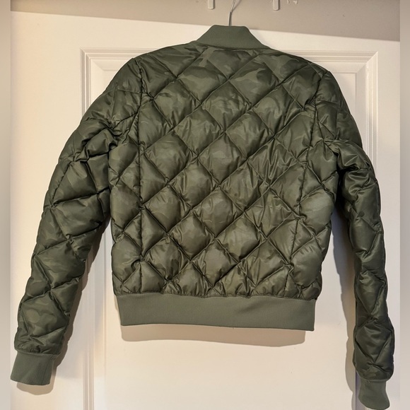 Alo Idol Bomber Jacket Full Zip Green Camo Puffer Down Size Small EUC - Picture 5 of 9